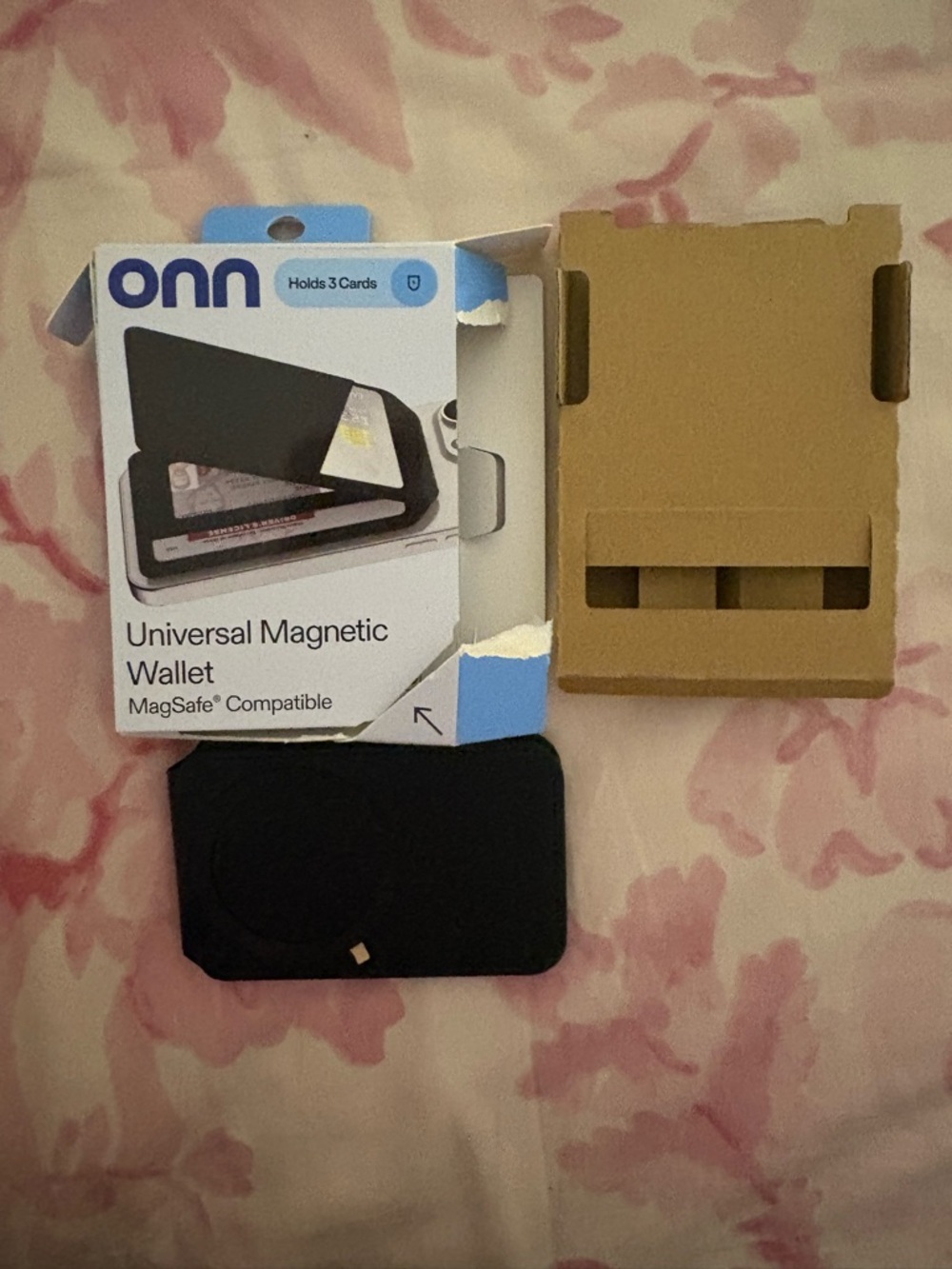 onn Universal Magnetic Wallet - Black - MagSafe Compatible